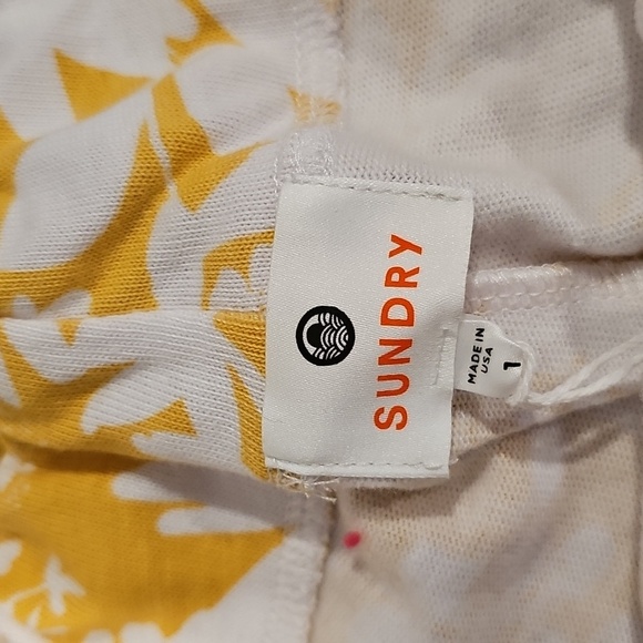 Sundry Floral Print Cut Off Shorts Size 1 Small Mustars & White - Picture 6 of 8